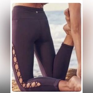 Athleta Women’s Leggings Purple Cutouts Medium Like NEW